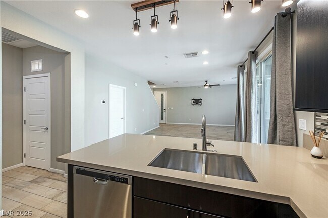 Building Photo - 11257 Rainbow Peak Ave