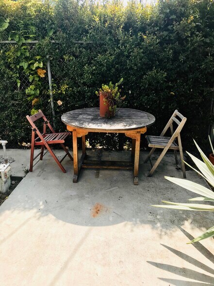 Backyard Patio Seating - 5362 Monroe St