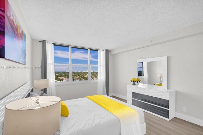 Building Photo - 2501 S Ocean Dr