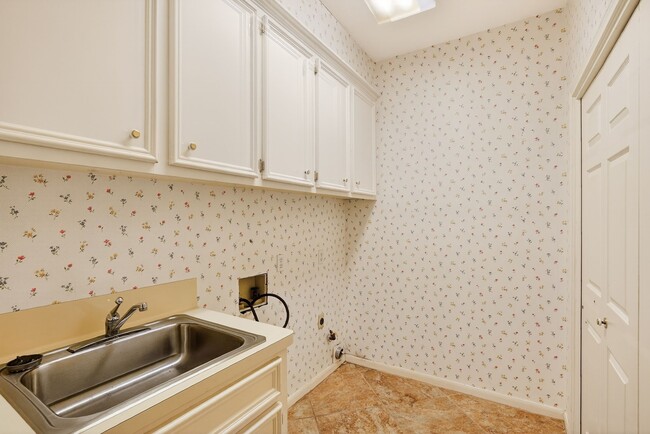 Building Photo - 207 Hearthstone Cir