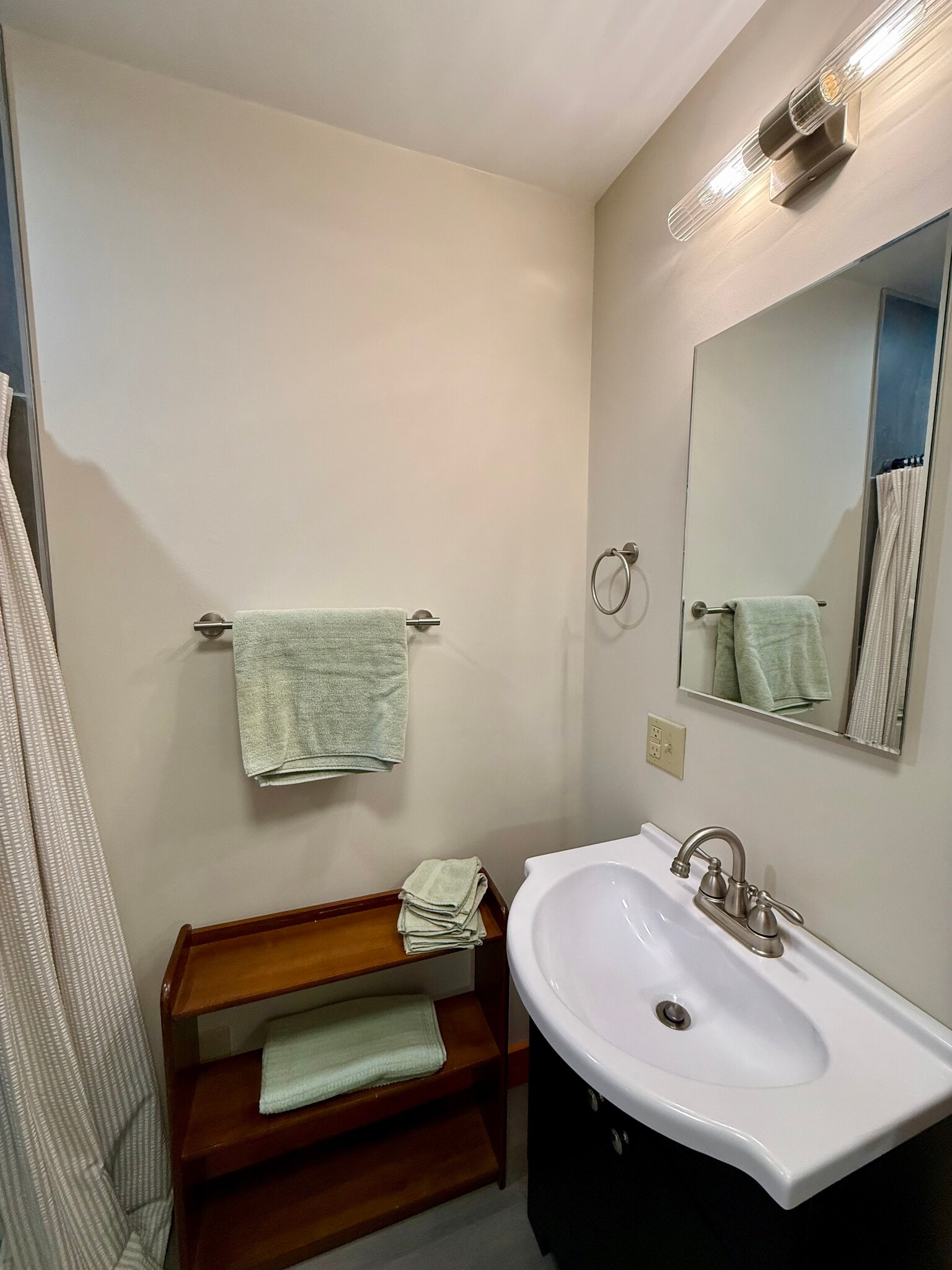 Building Photo - 507 E Main St