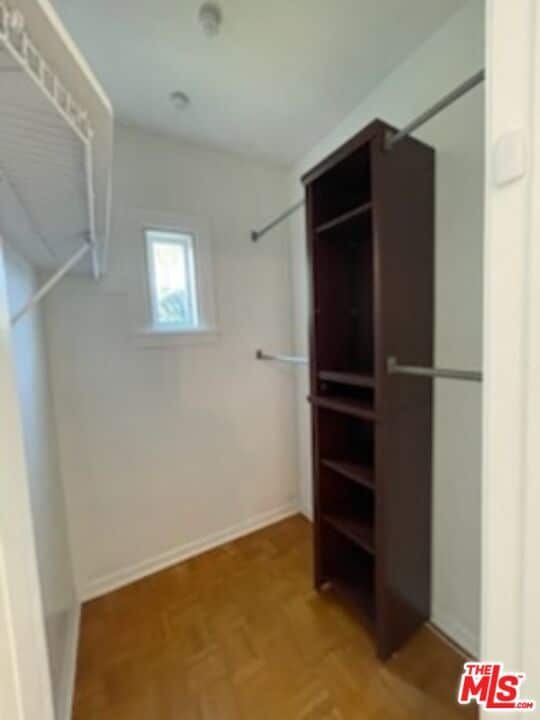 Building Photo - 3869 Hollypark Pl