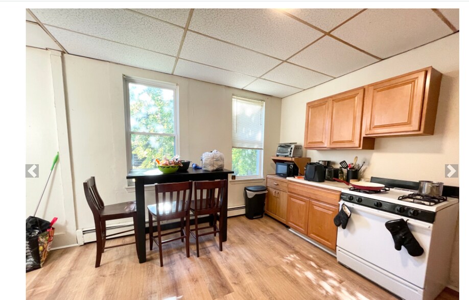 Building Photo - 1572 Tremont St