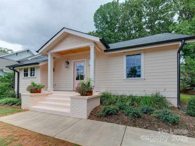 Building Photo - 508 Seldon Dr