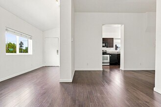 Building Photo - 2 Bed, 1 bath Available!
