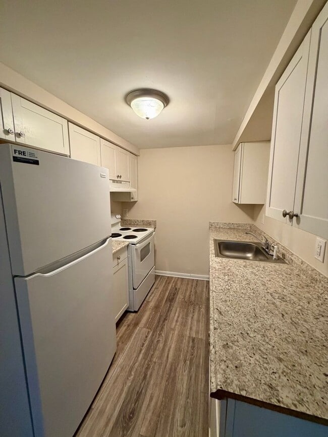 Building Photo - Welcome to White Chapel!