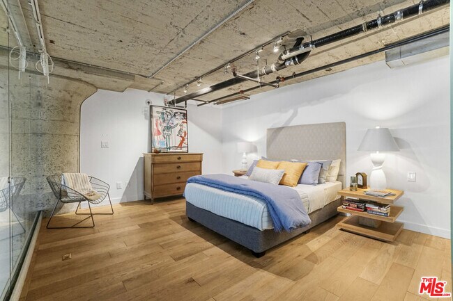 Building Photo - 1855 Industrial St