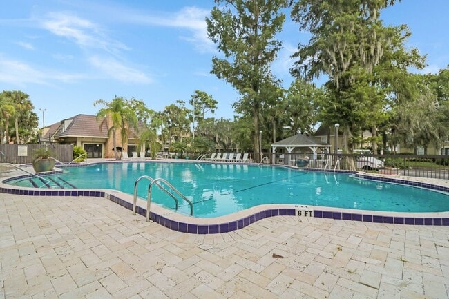 Building Photo - 4022 Versailles Dr