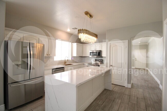 Building Photo - 44390 W McClelland Dr