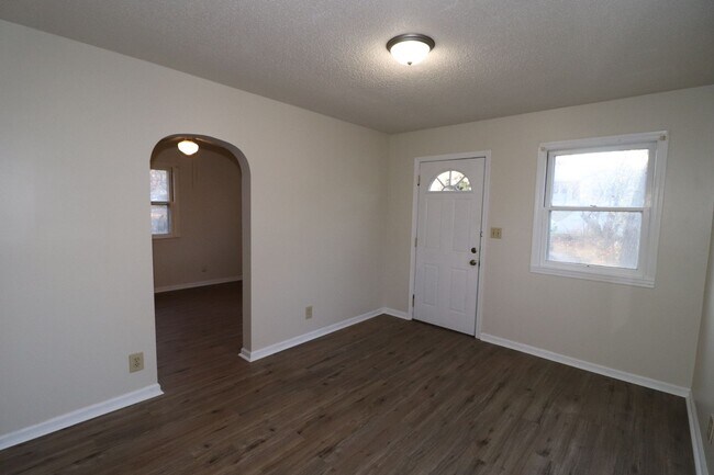 Building Photo - Updated home for Rent