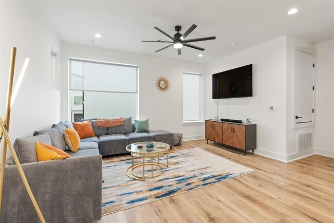 Building Photo - 1417 Kramer Ln