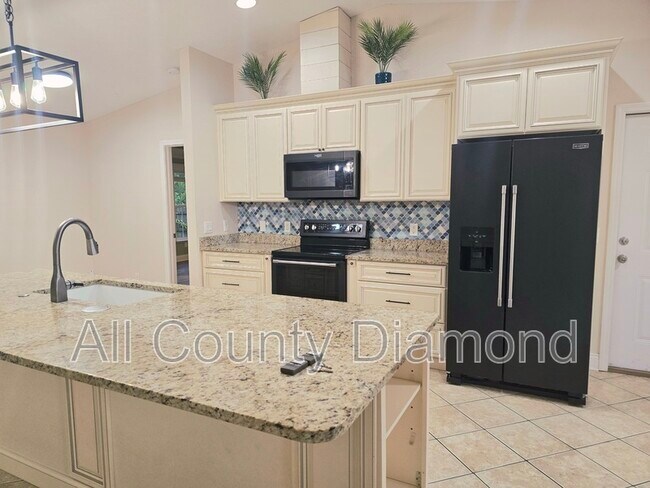 Building Photo - 603 Diamonte Cir