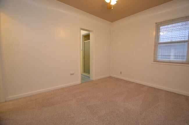 Building Photo - 1594 1/2 S 1100 E