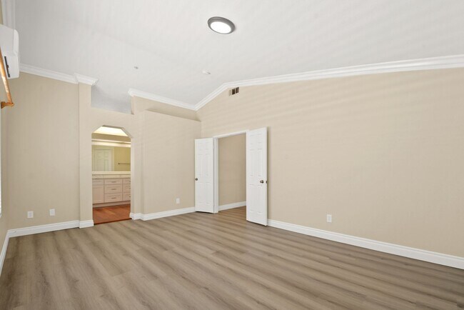 Building Photo - Stunning 4BR/3BA in Central Park Featuring Main-Level Bedroom & Bath!