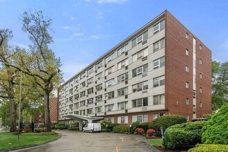 Building Photo - 10 Hammond Pond Pkwy