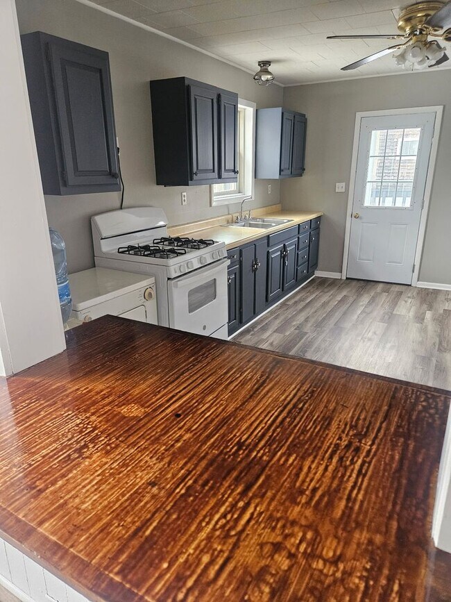 Building Photo - 21 Union St