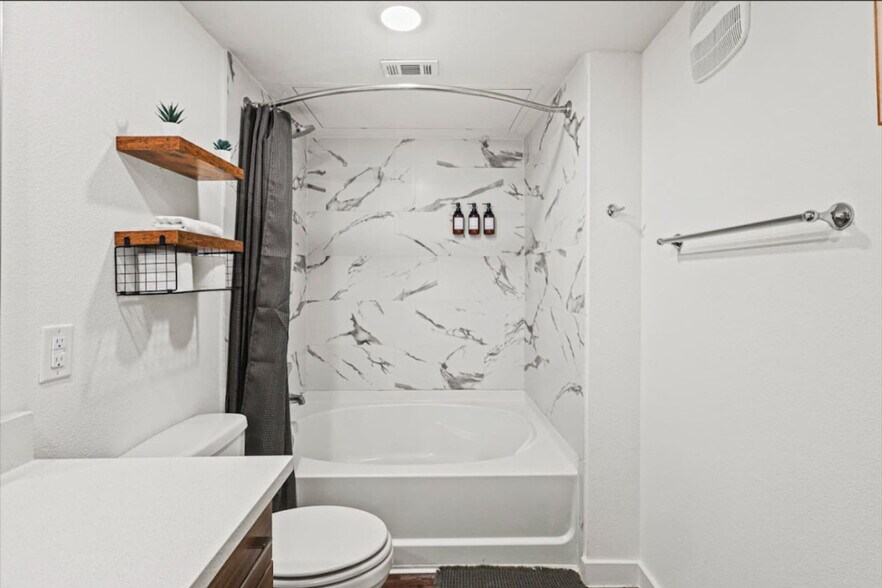 Building Photo - 120 N Madison Ave