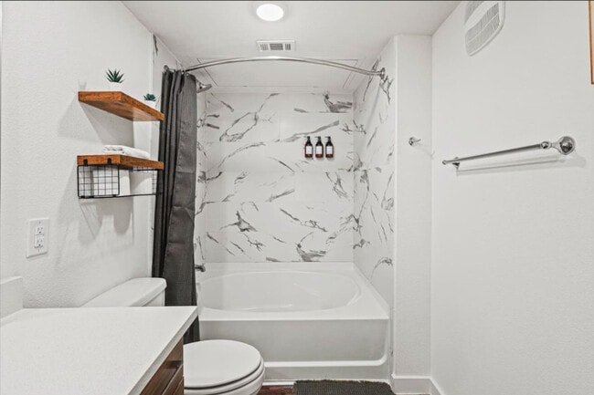 Building Photo - 120 N Madison Ave