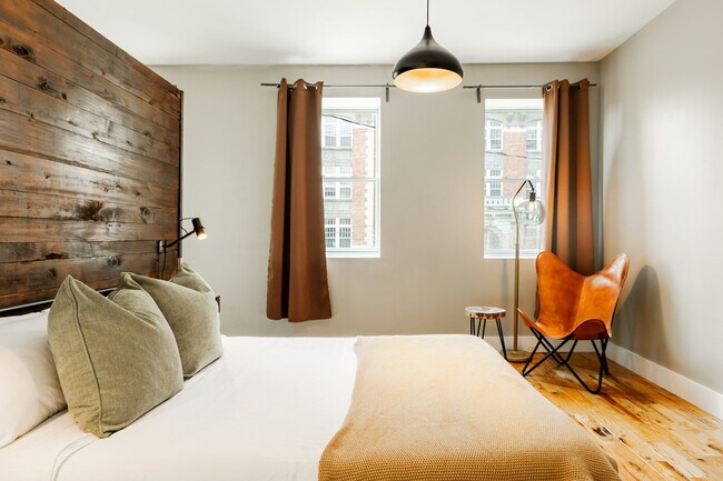 Building Photo - 1304 Broadway-ID1056031P