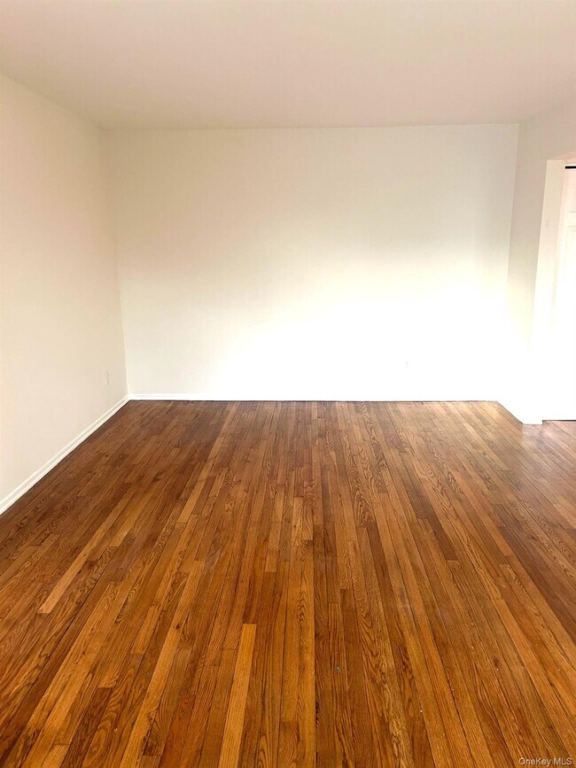 Building Photo - 8 Colonial Rd