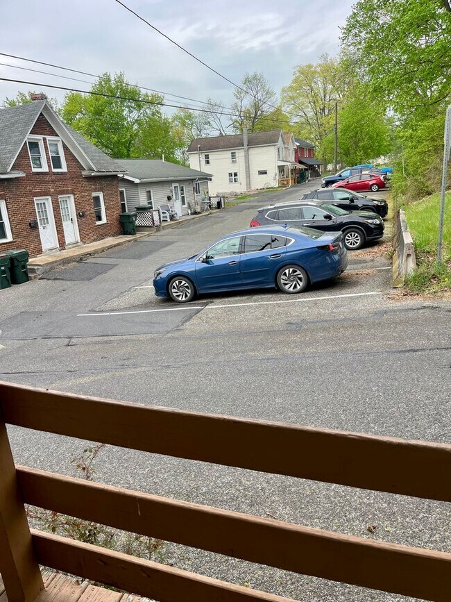 Building Photo - 2 Bedroom Single-Family Home in Bellefonte – Available August 1