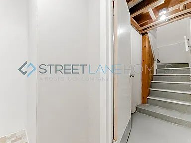 Building Photo - 9834 Lawnview Dr