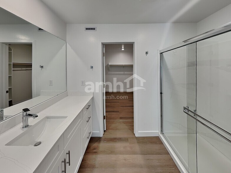 Building Photo - 20177 W Thomas Rd