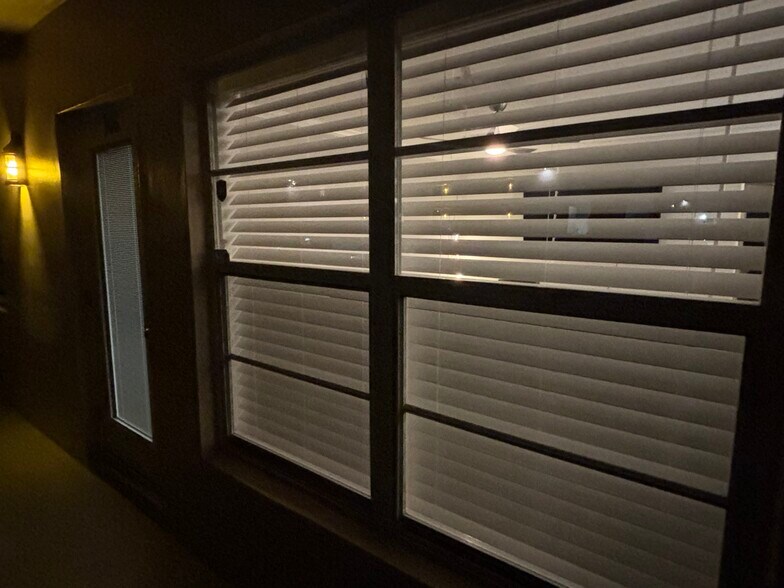 Front door and window - 10 Vista Palm Ln