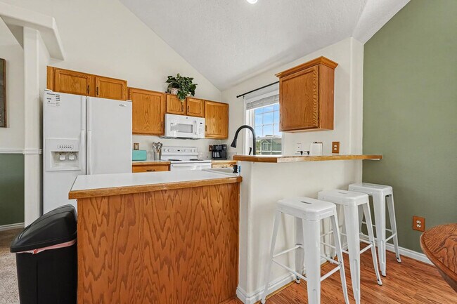Building Photo - 7400 Newbrook Dr
