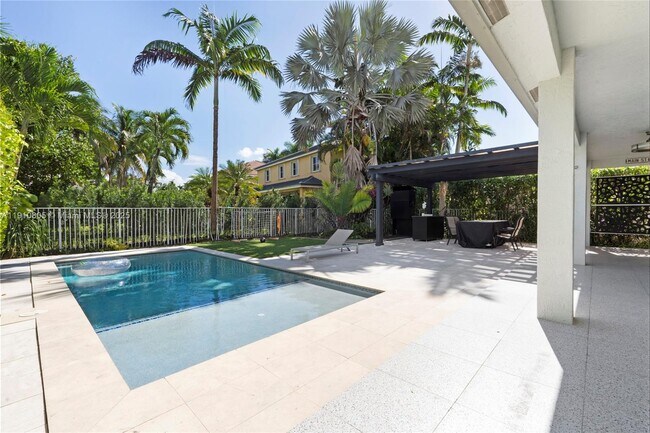 Building Photo - 932 Nandina Dr