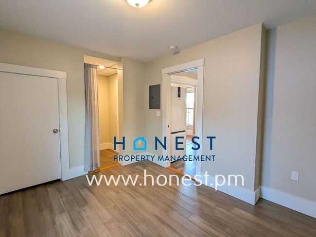 Building Photo - 18 Warren St