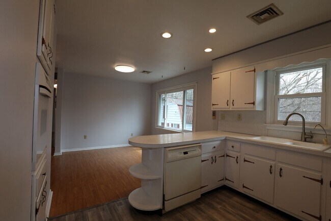 Building Photo - Charming 2-Bedroom Home with Spacious Yard & Sunroom – $1,600/Month