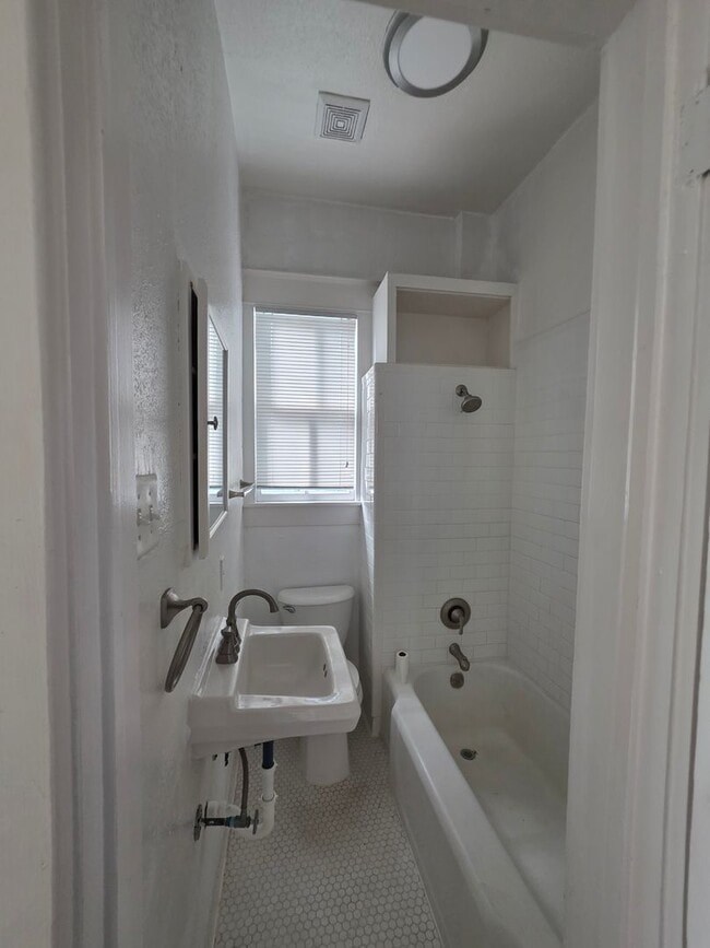 Building Photo - 1809 Avenue O 1/2