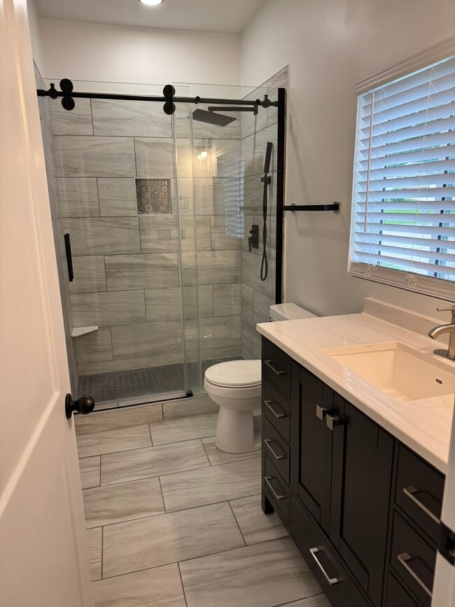 Building Photo - 242 Oakdale Ave