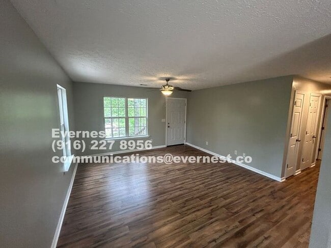 Building Photo - Charming 4-Bedroom Home with Modern Amenit...