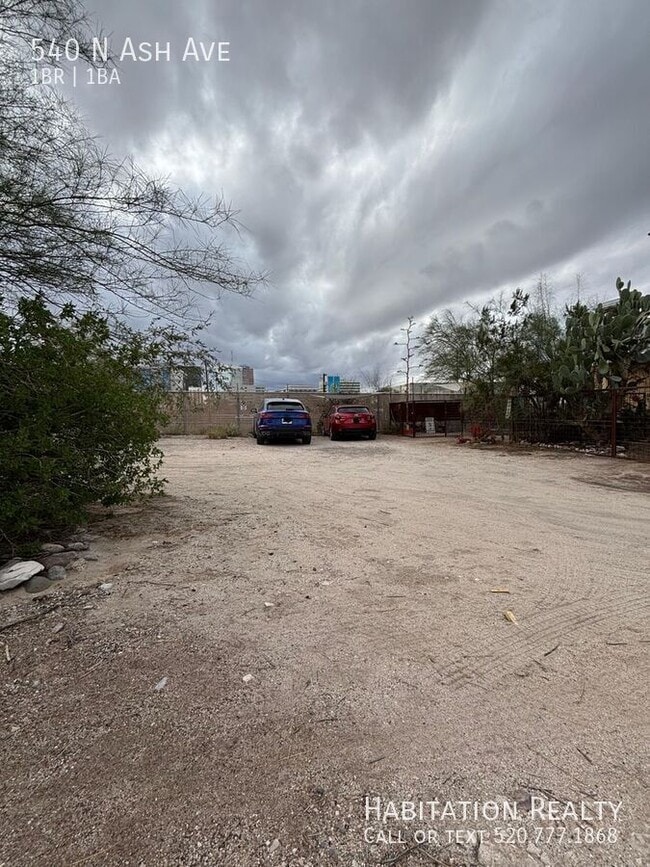 Building Photo - 540 N Ash Ave