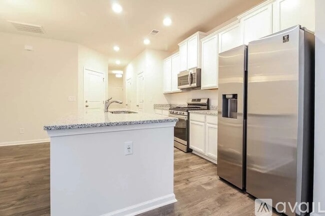 Building Photo - 105 Cedar Oak Ln