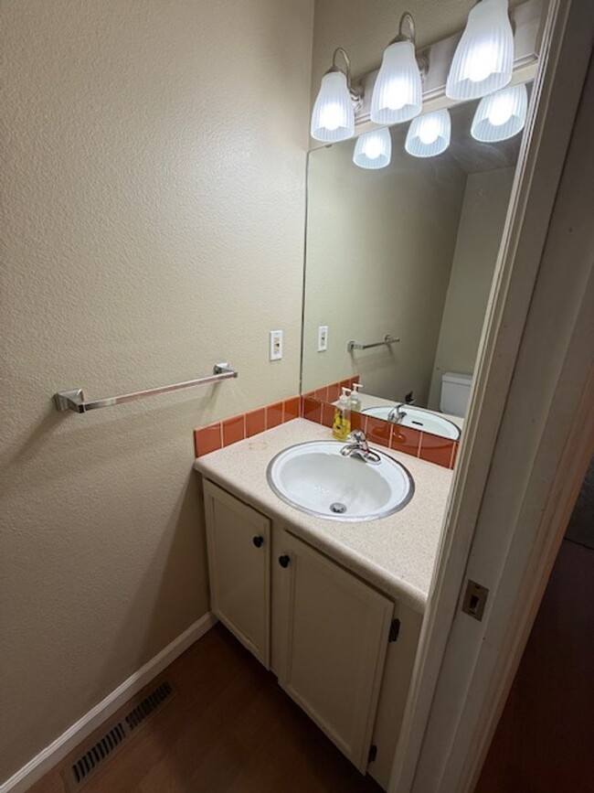 Building Photo - Views of Horsetooth!