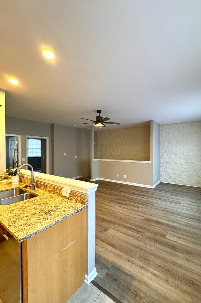 Building Photo - 255 N Sacramento St