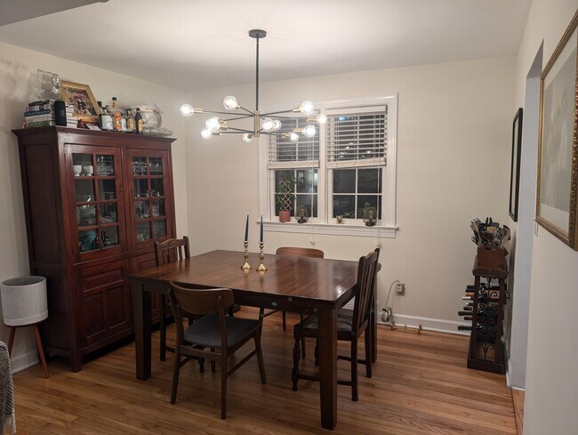 Building Photo - 1936 Smallwood Dr