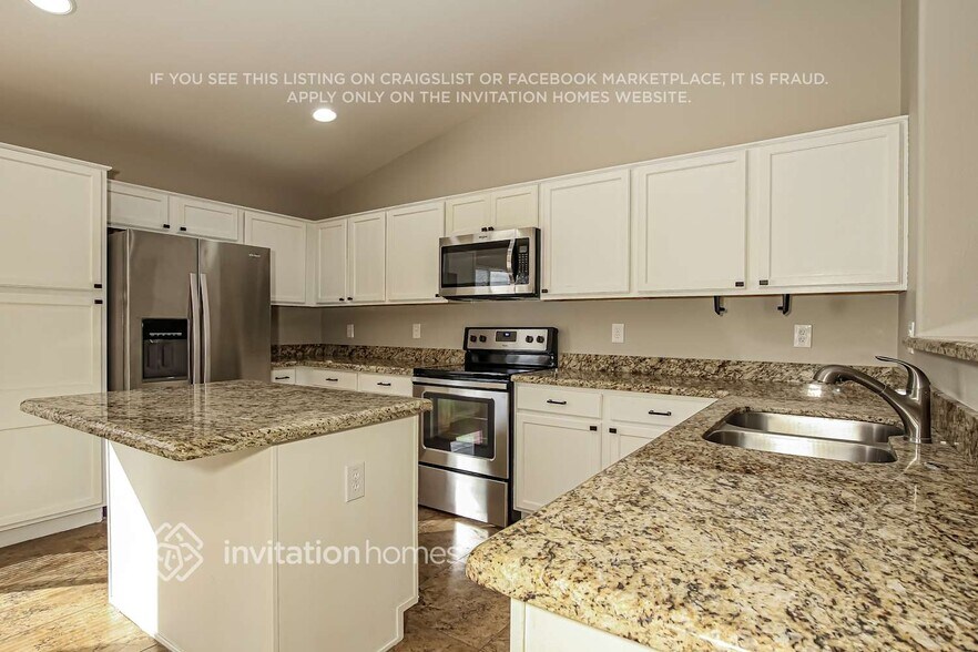 Building Photo - 16231 W Cottonwood St