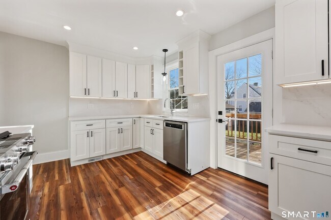 Building Photo - 60 Walter Ave