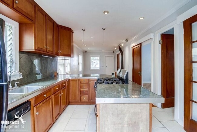 Building Photo - Beautiful Single-story 3Bdm 1Ba Home in North Park!