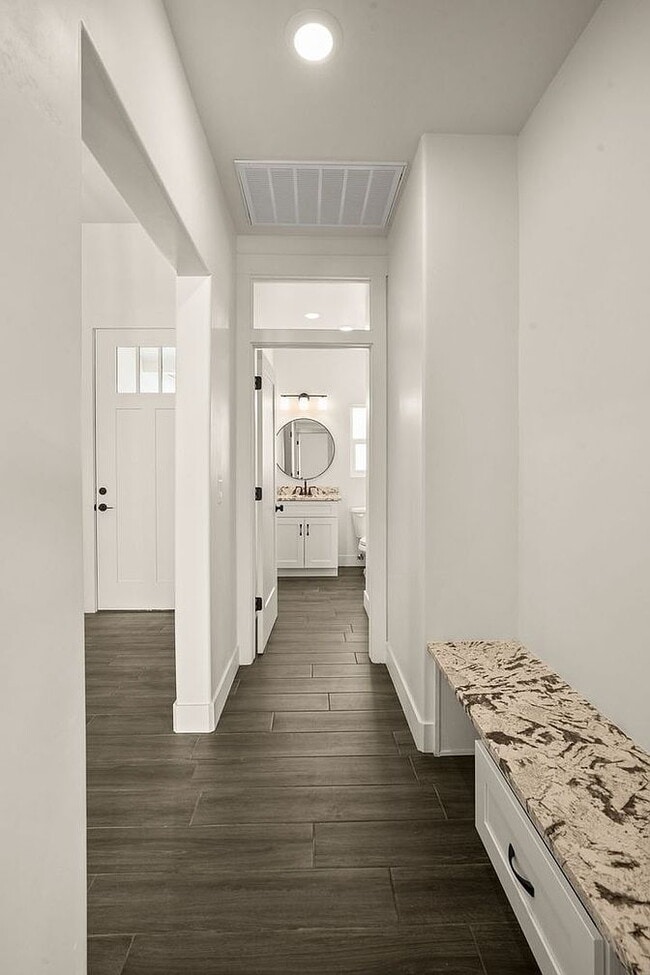 Building Photo - Single Family Home