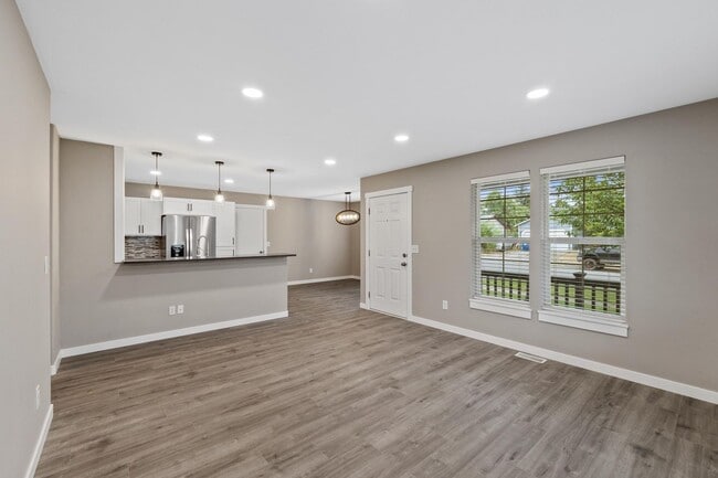 Building Photo - Updated Single Level Home In Post Falls