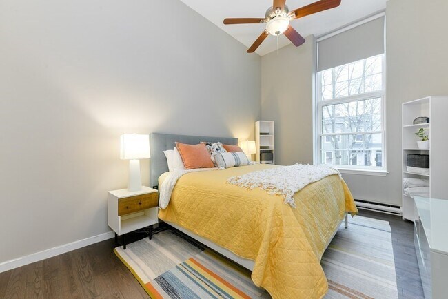 Building Photo - 743 E 4th St