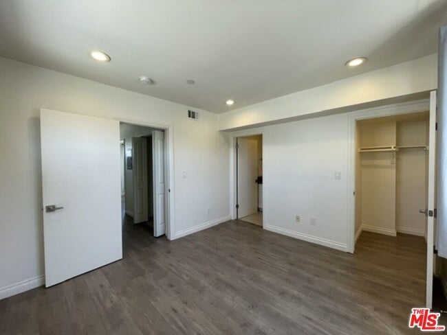 Building Photo - 5733 1/2 Fulcher Ave