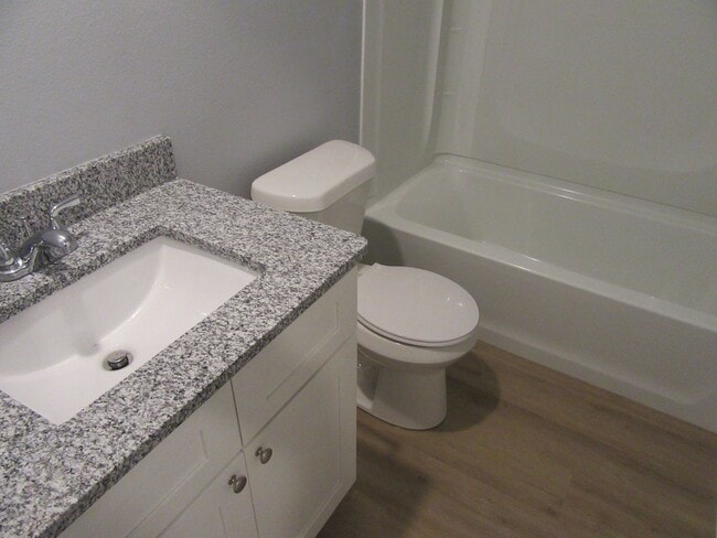 Building Photo - 1132 Mulberry Ave