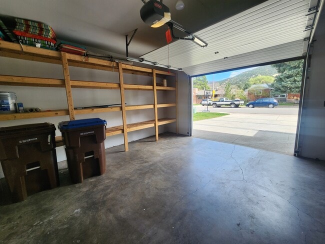 Building Photo - 322 Park Dr