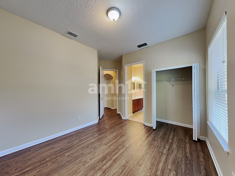 Building Photo - 320 Valverde Ln